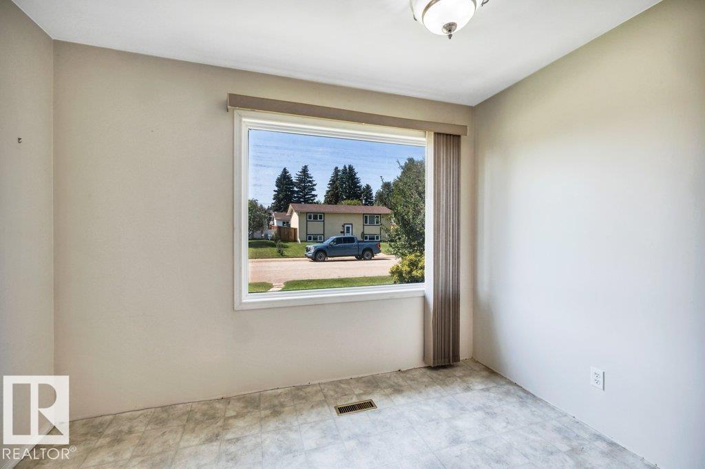 9 LINDEN ST S - Image 14