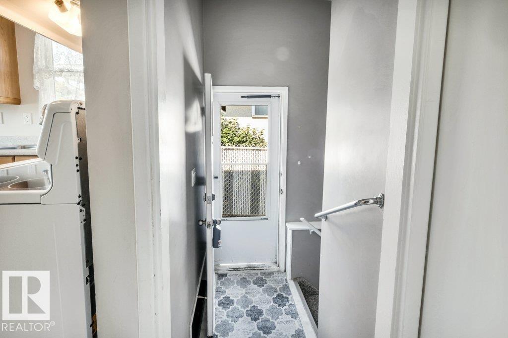 9 LINDEN ST S - 24