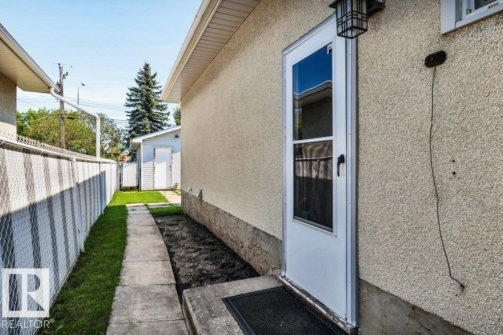 9 LINDEN ST S - 33