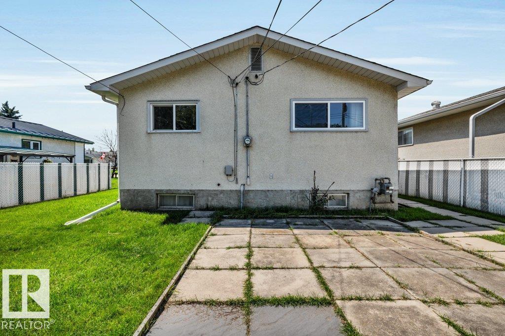9 LINDEN ST S - Image 36