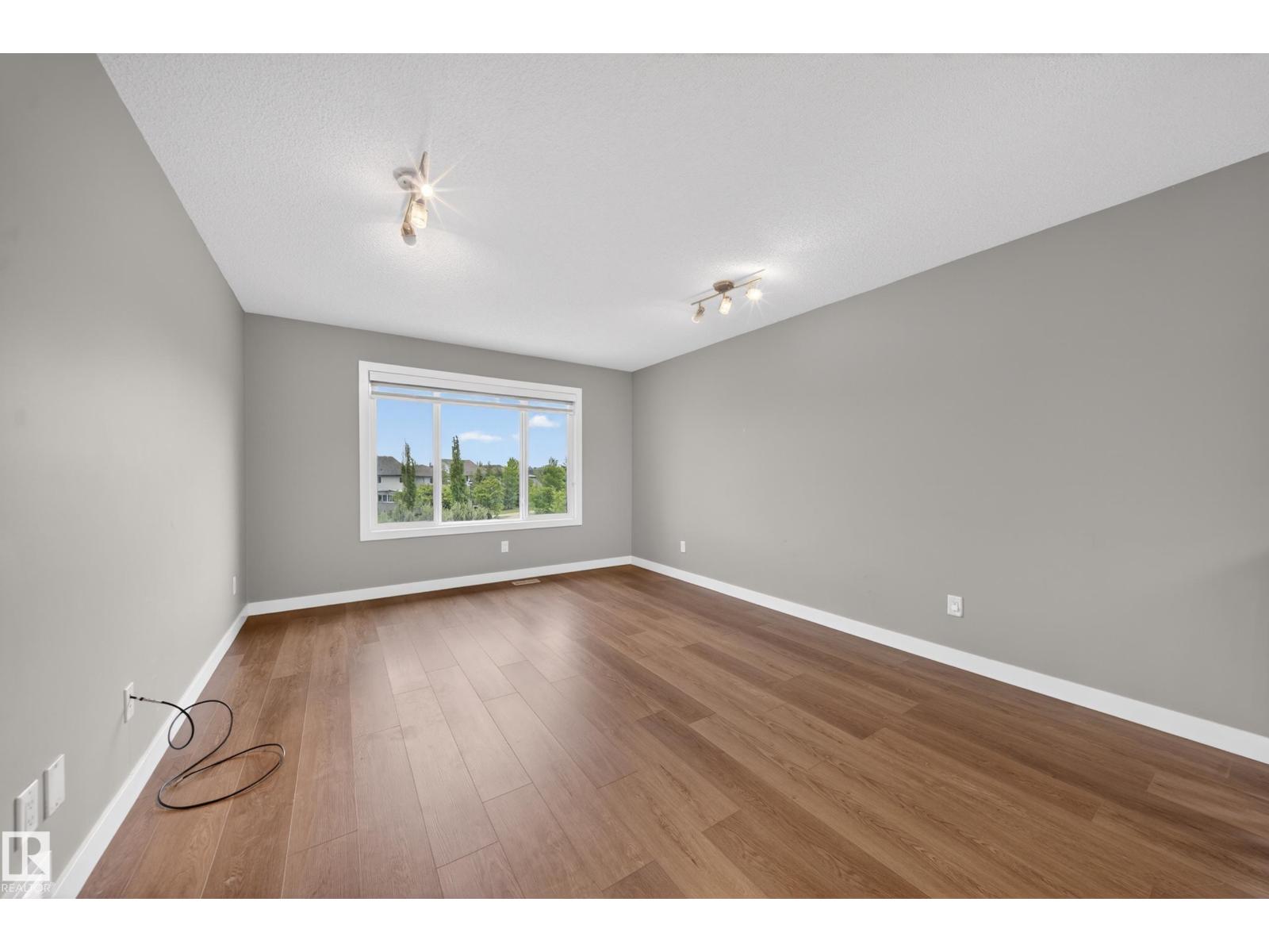 3639 15A ST NW - 29