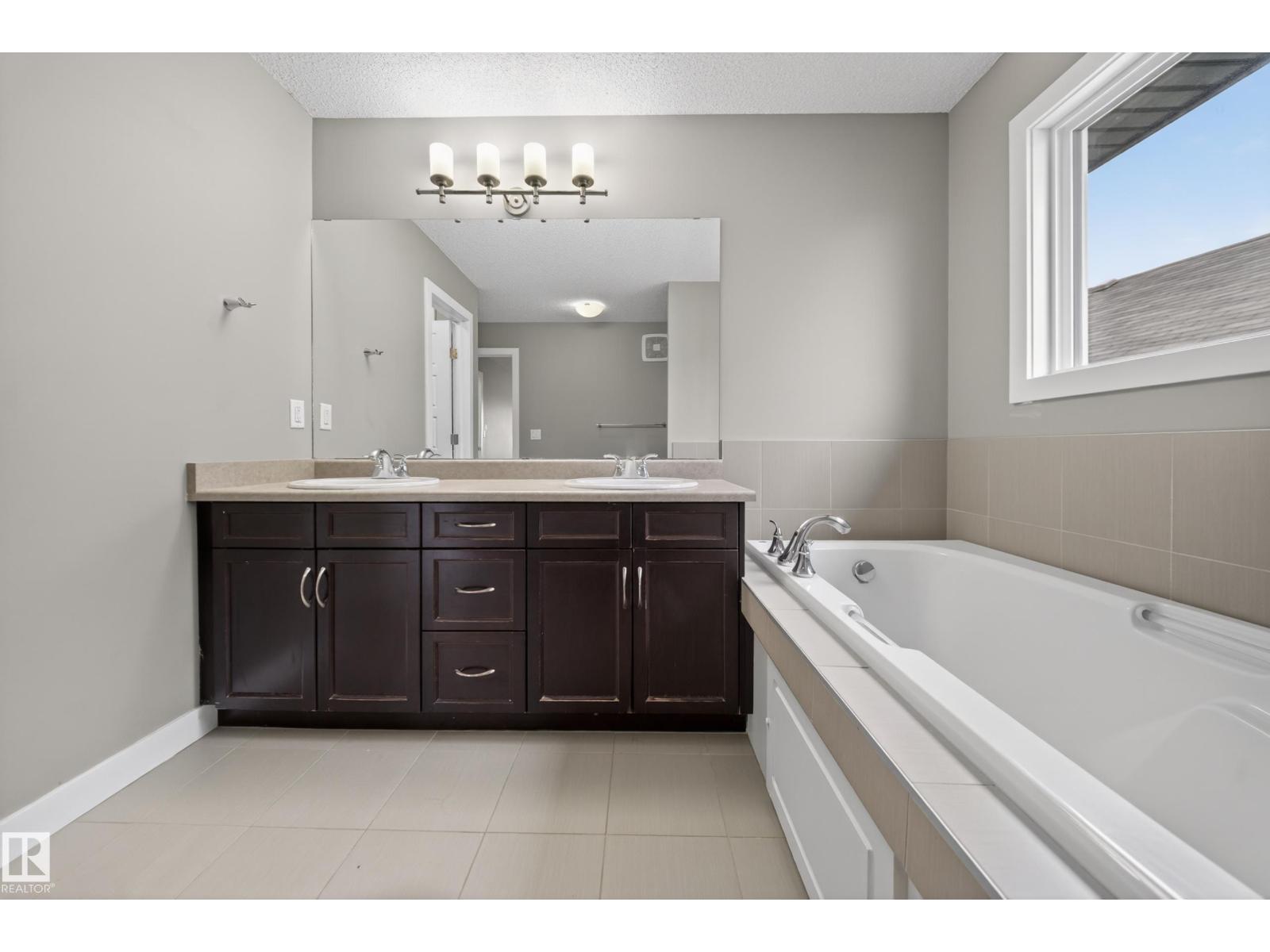3639 15A ST NW - 44