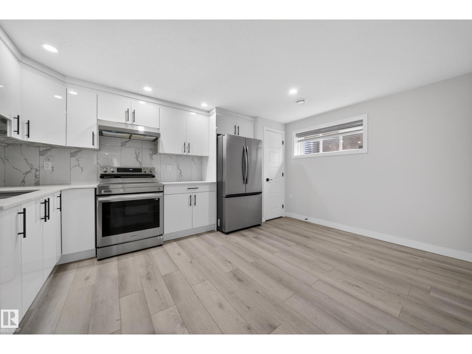 3639 15A ST NW - 50