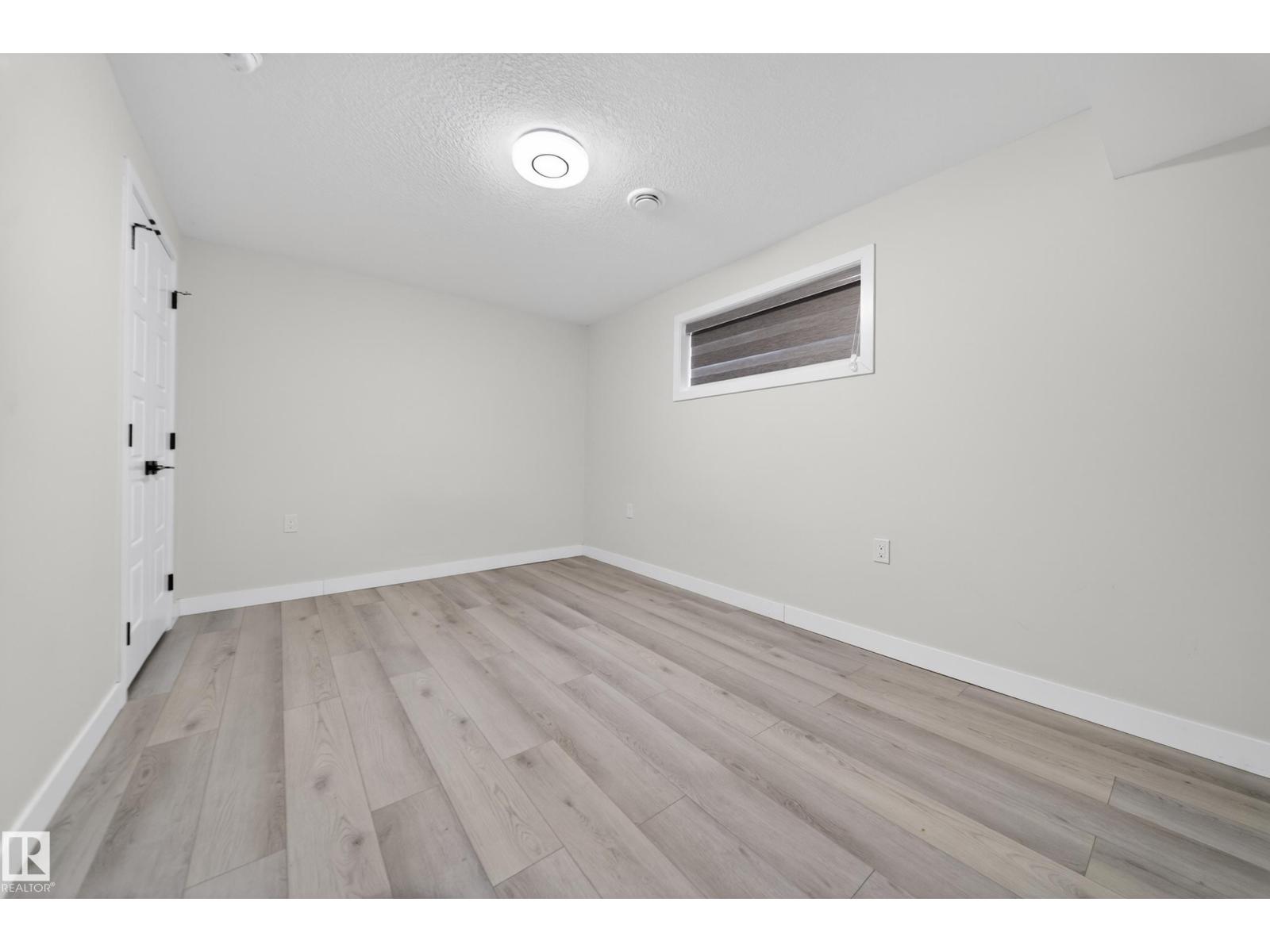3639 15A ST NW - 56