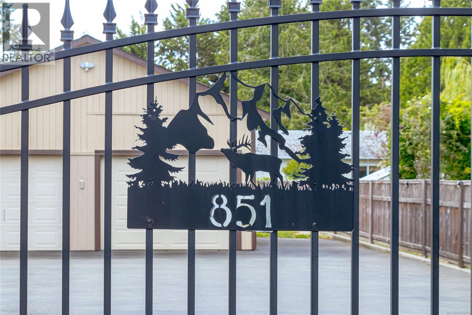 851 Breakwater Rd - 2