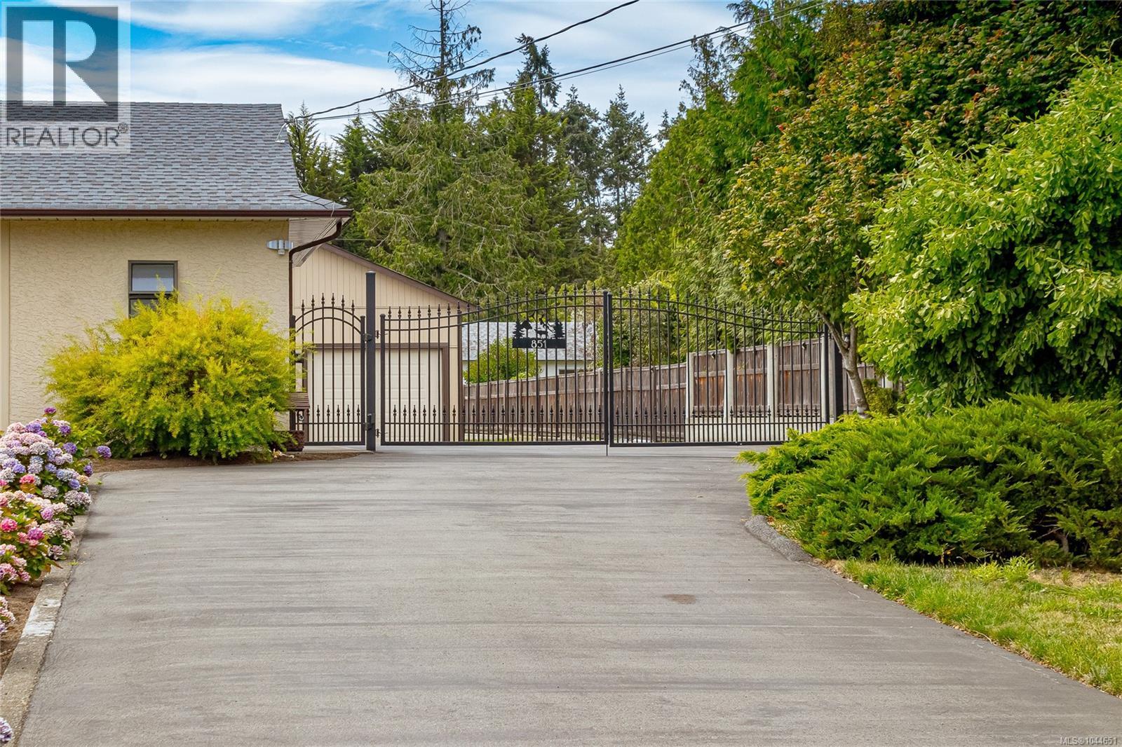 851 Breakwater Rd - 3
