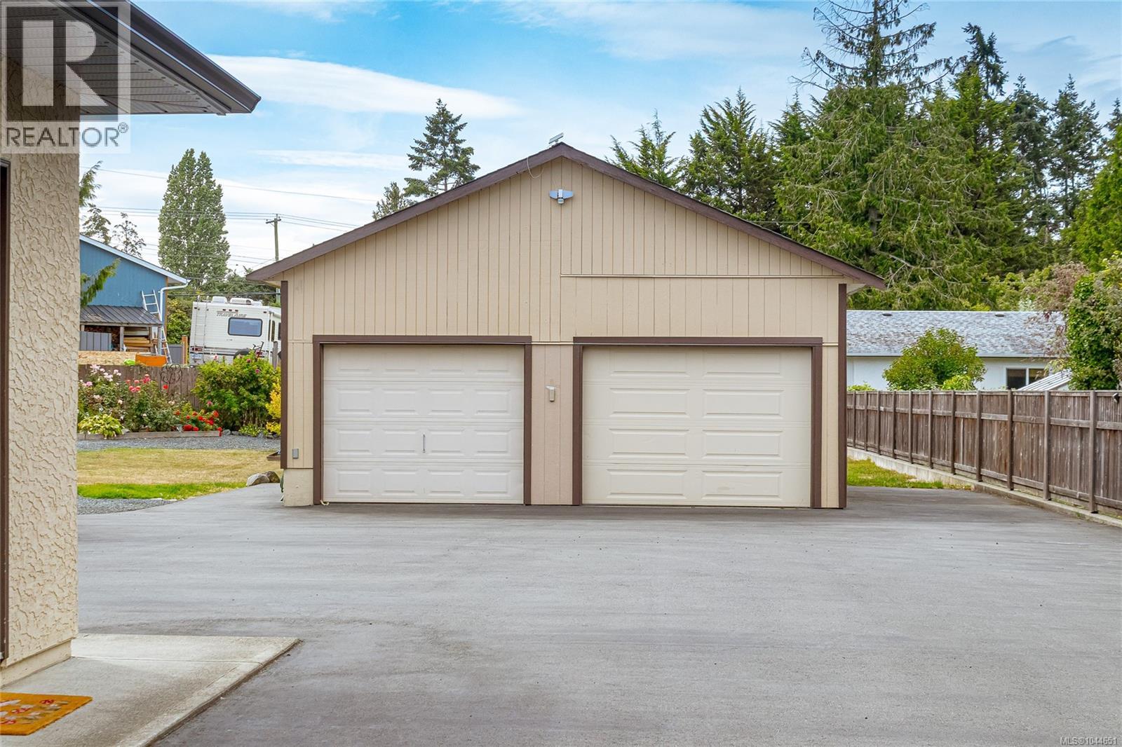 851 Breakwater Rd - 5