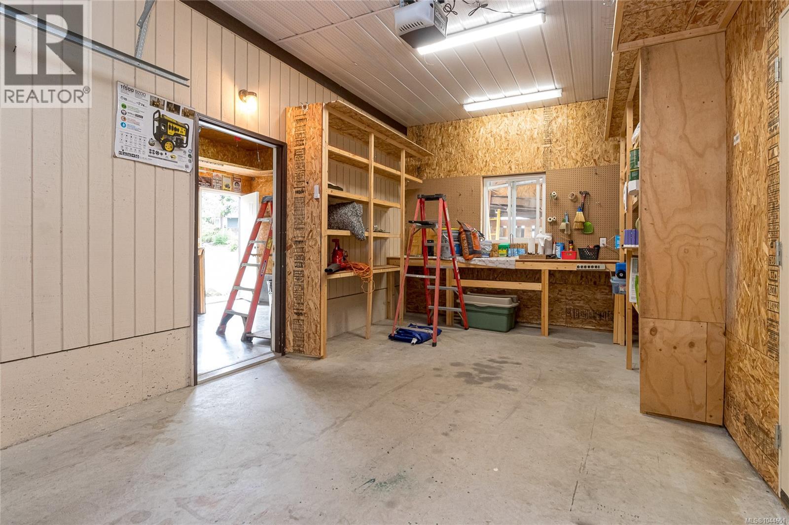 851 Breakwater Rd - 28