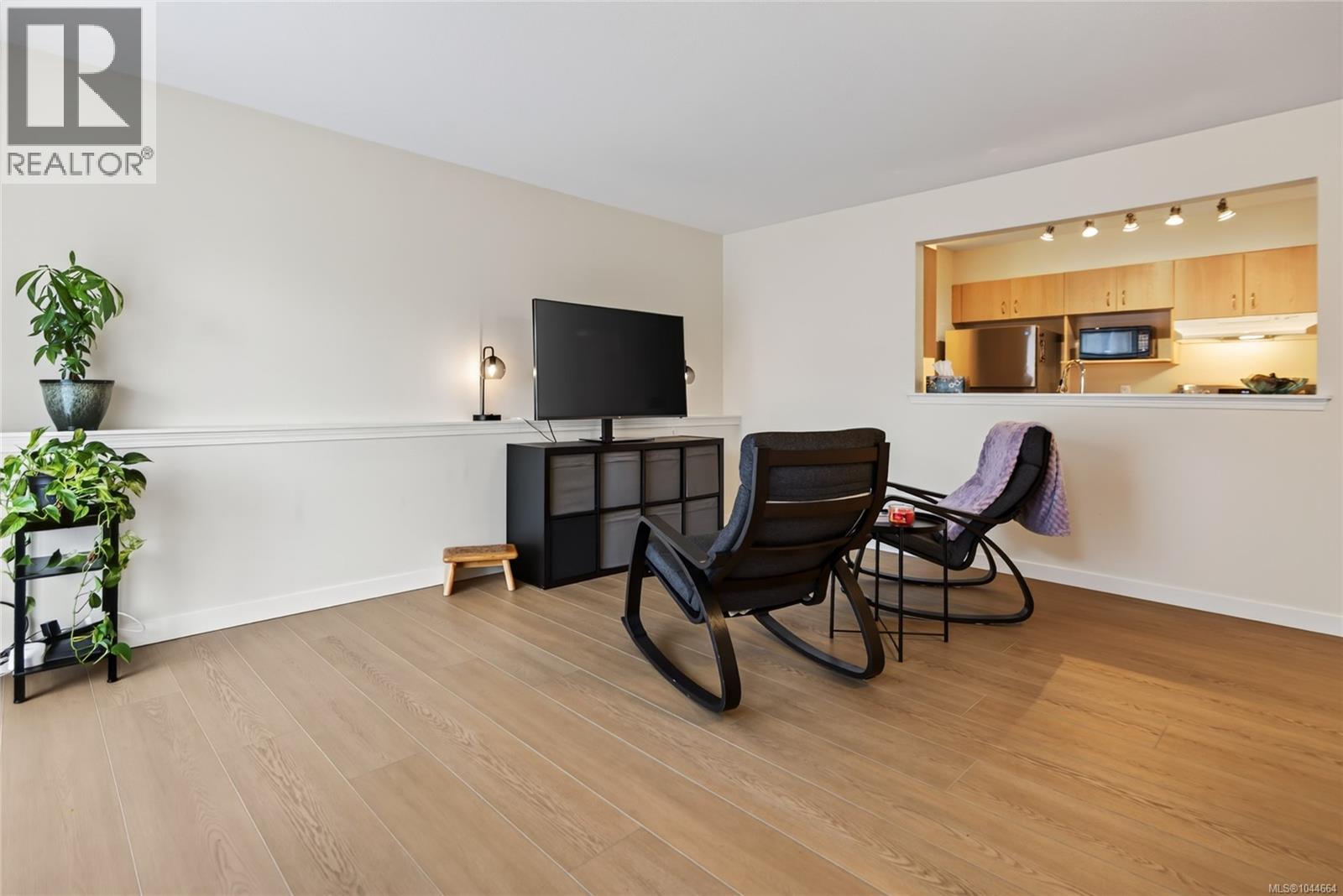 #2 840 Braidwood Rd - Image 3