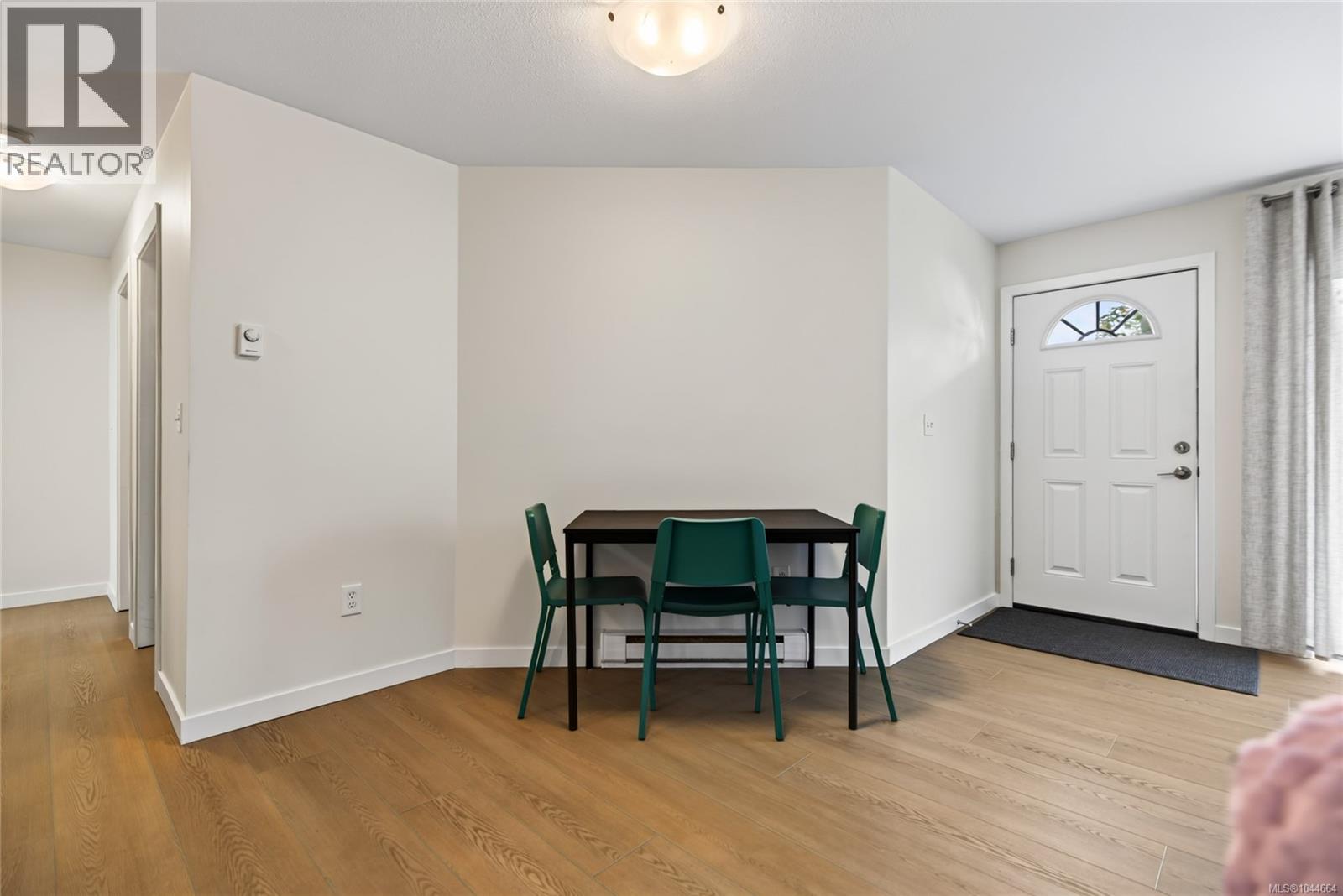 #2 840 Braidwood Rd - Image 4