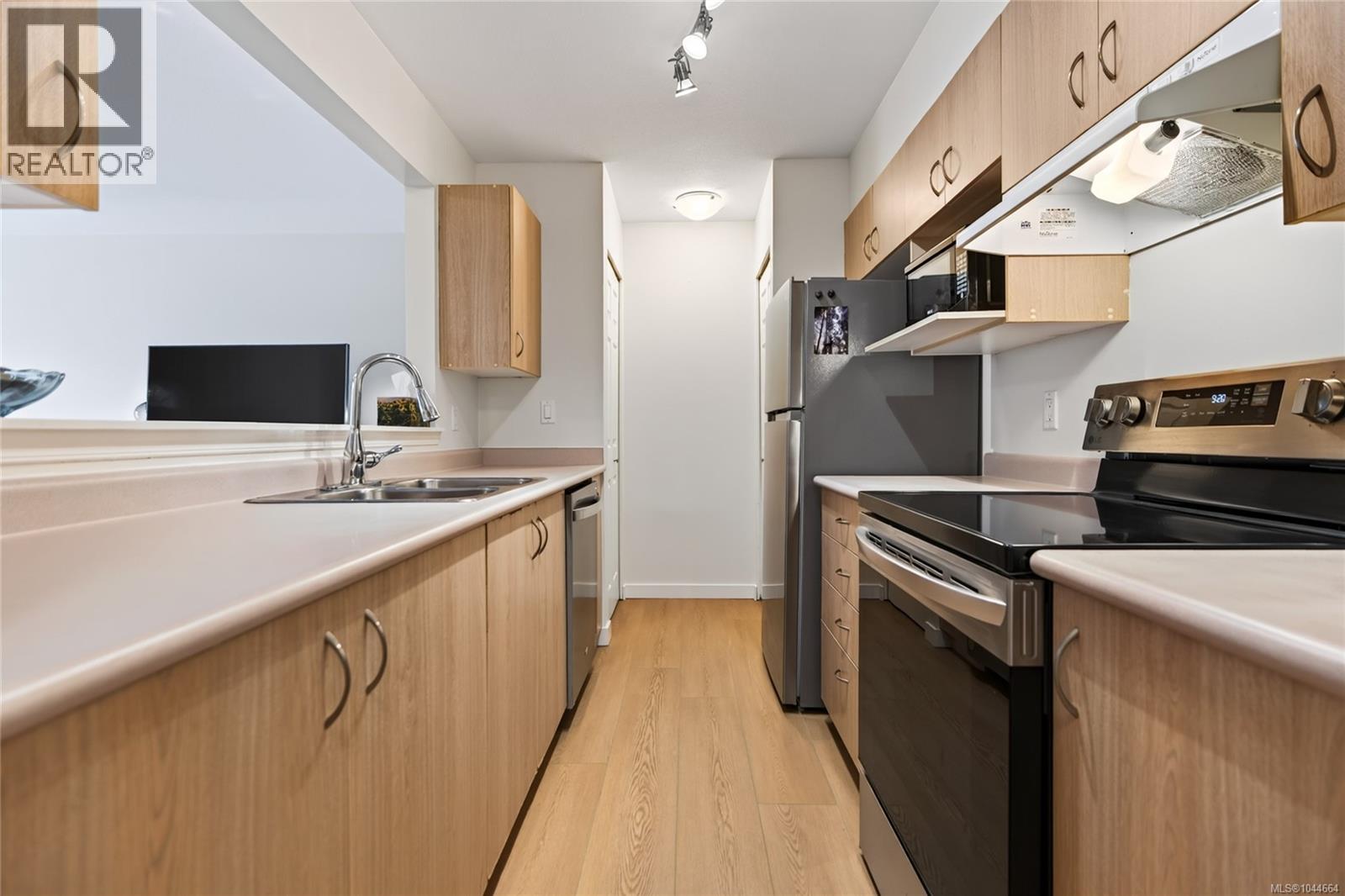 #2 840 Braidwood Rd - 5