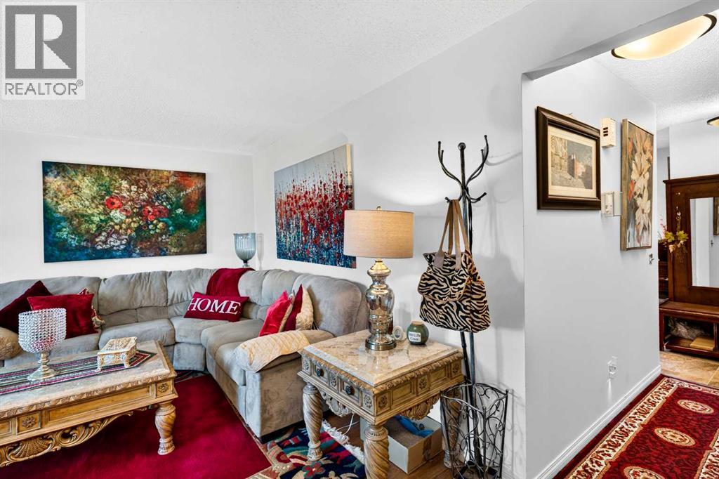 4726 44 Avenue NE, Whitehorn, Calgary photo 3
