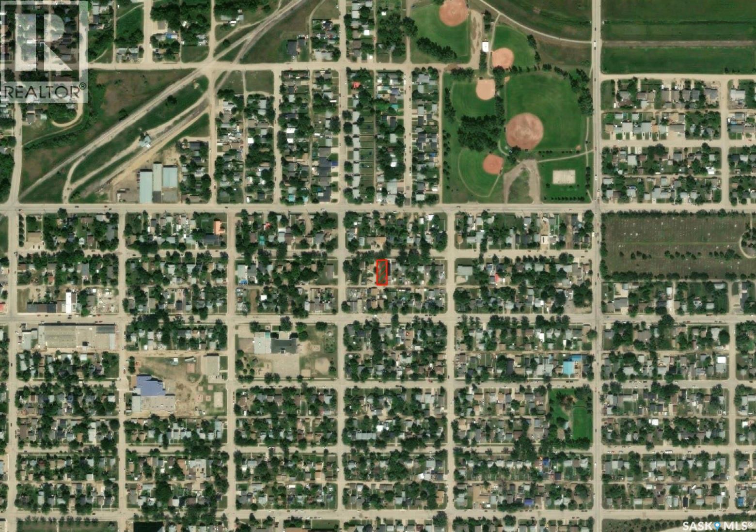 729 Hochelaga STREET E, Moose Jaw — photo 2