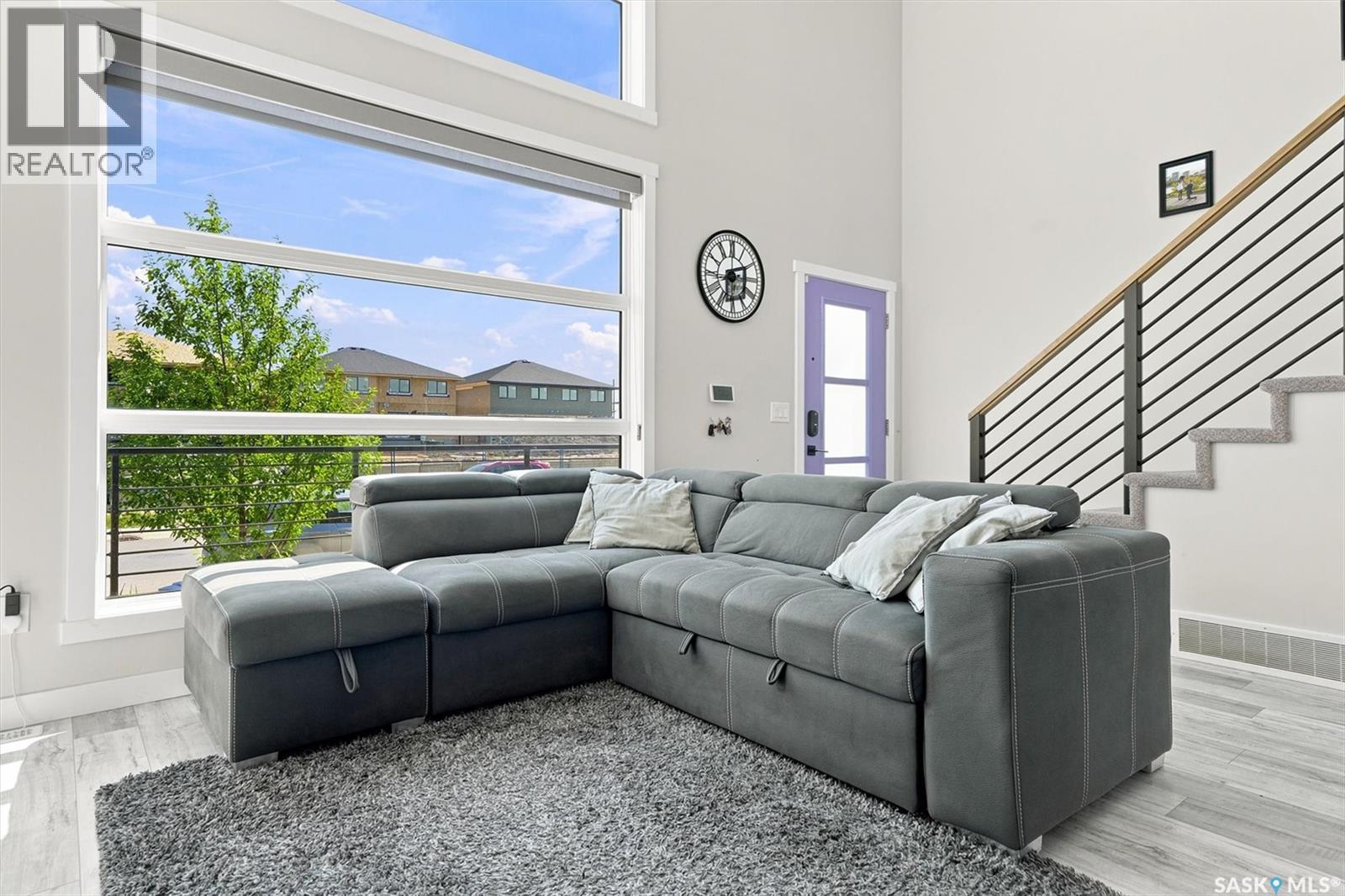 #332 McFaull CRESCENT - 4