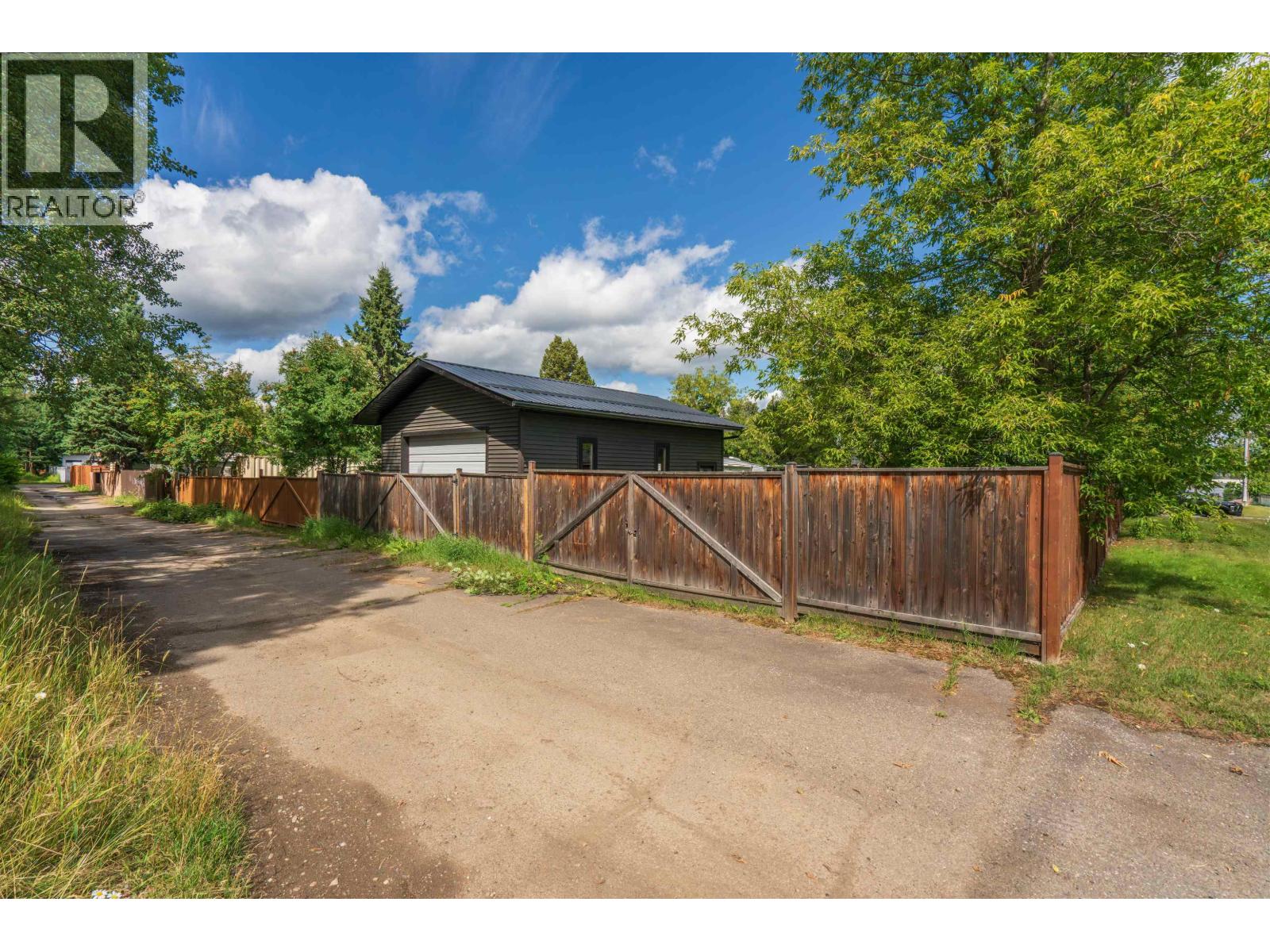 2099 MACDONALD AVENUE, Prince George