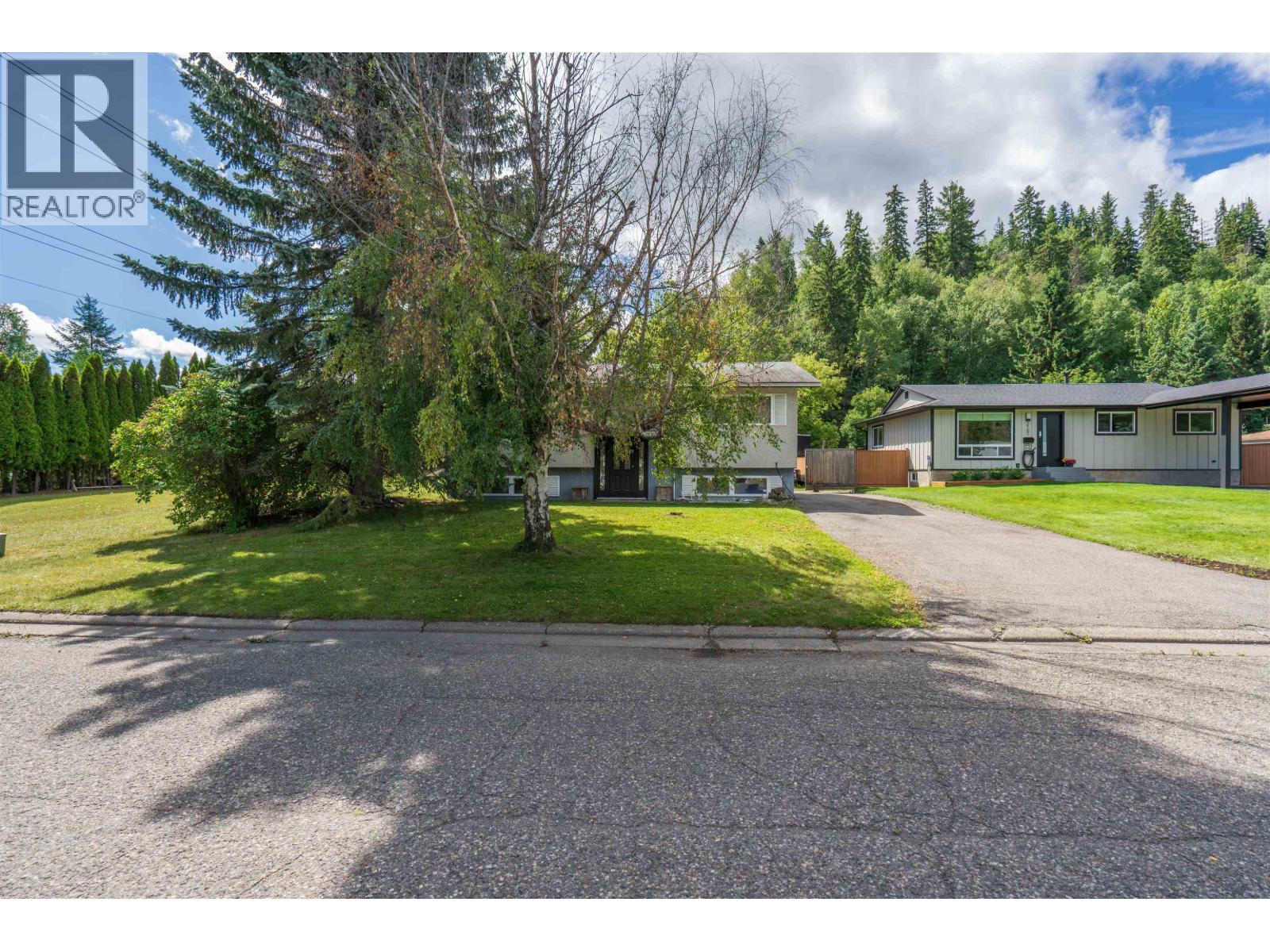 2099 MACDONALD AVENUE - 29