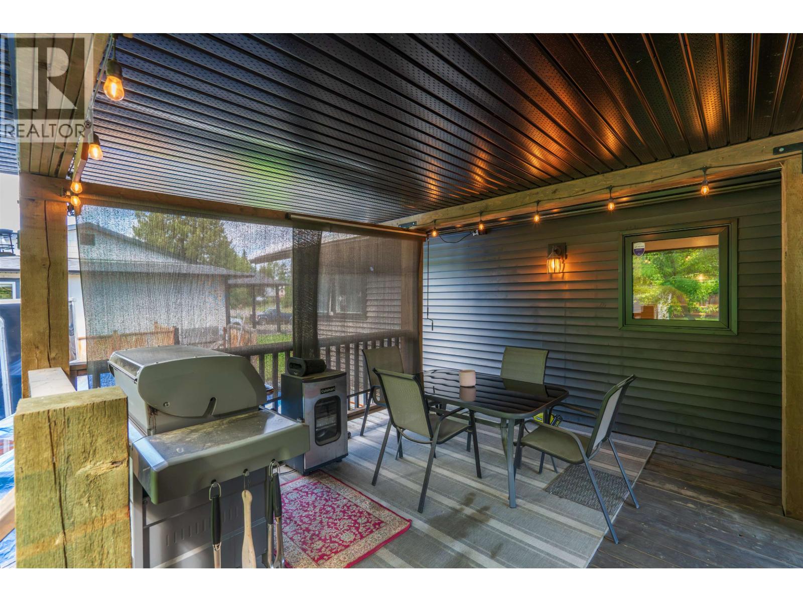 2099 MACDONALD AVENUE - 27