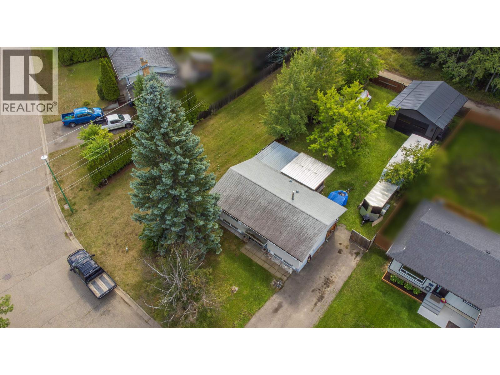 2099 MACDONALD AVENUE - 23