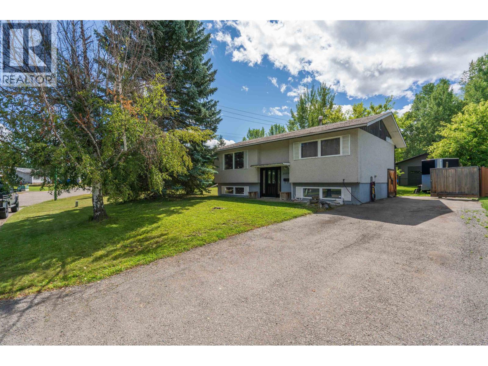 2099 MACDONALD AVENUE - 26