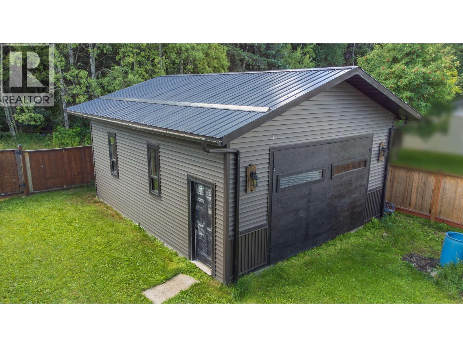 2099 MACDONALD AVENUE - 8
