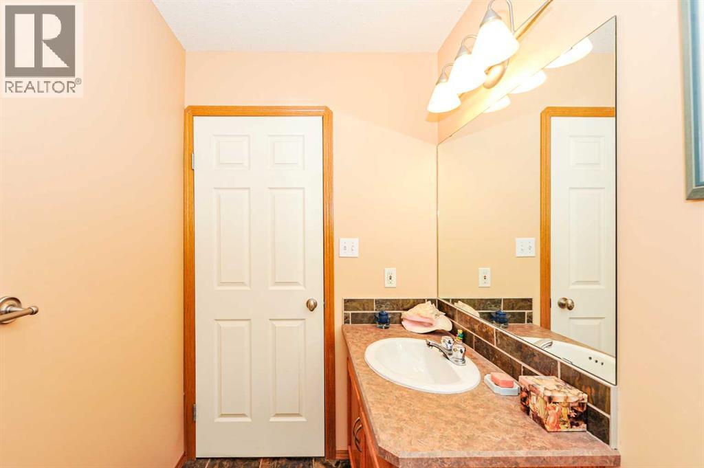 4009 69A Street Close - 22