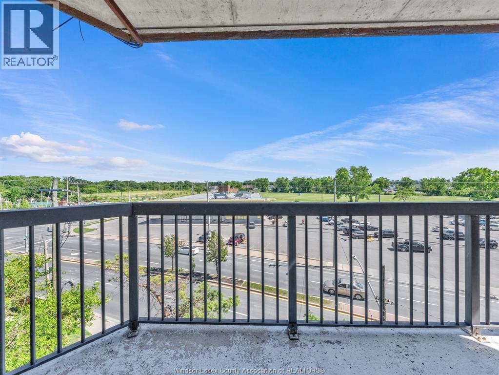 #505 3950 WYANDOTTE STREET EAST - Image 18