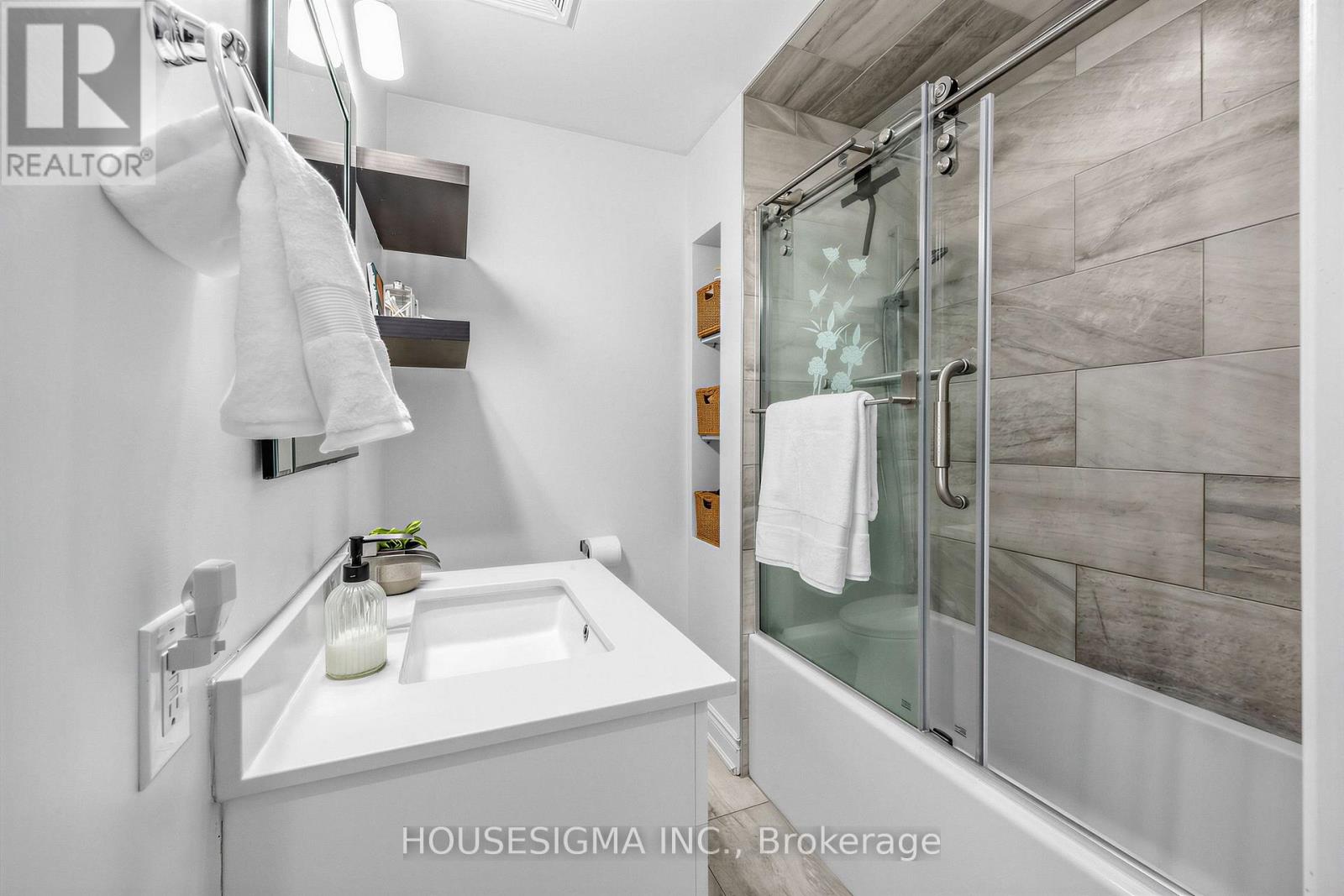 61 RUTHMAR CRESCENT - 16