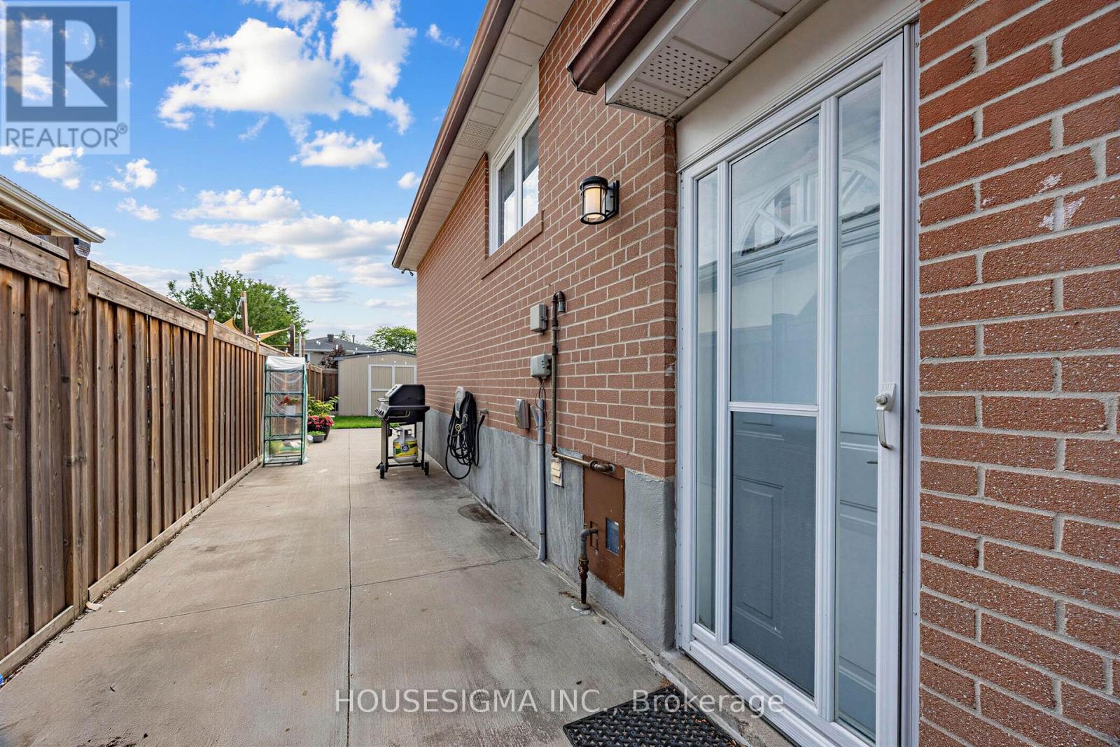 61 RUTHMAR CRESCENT - 23