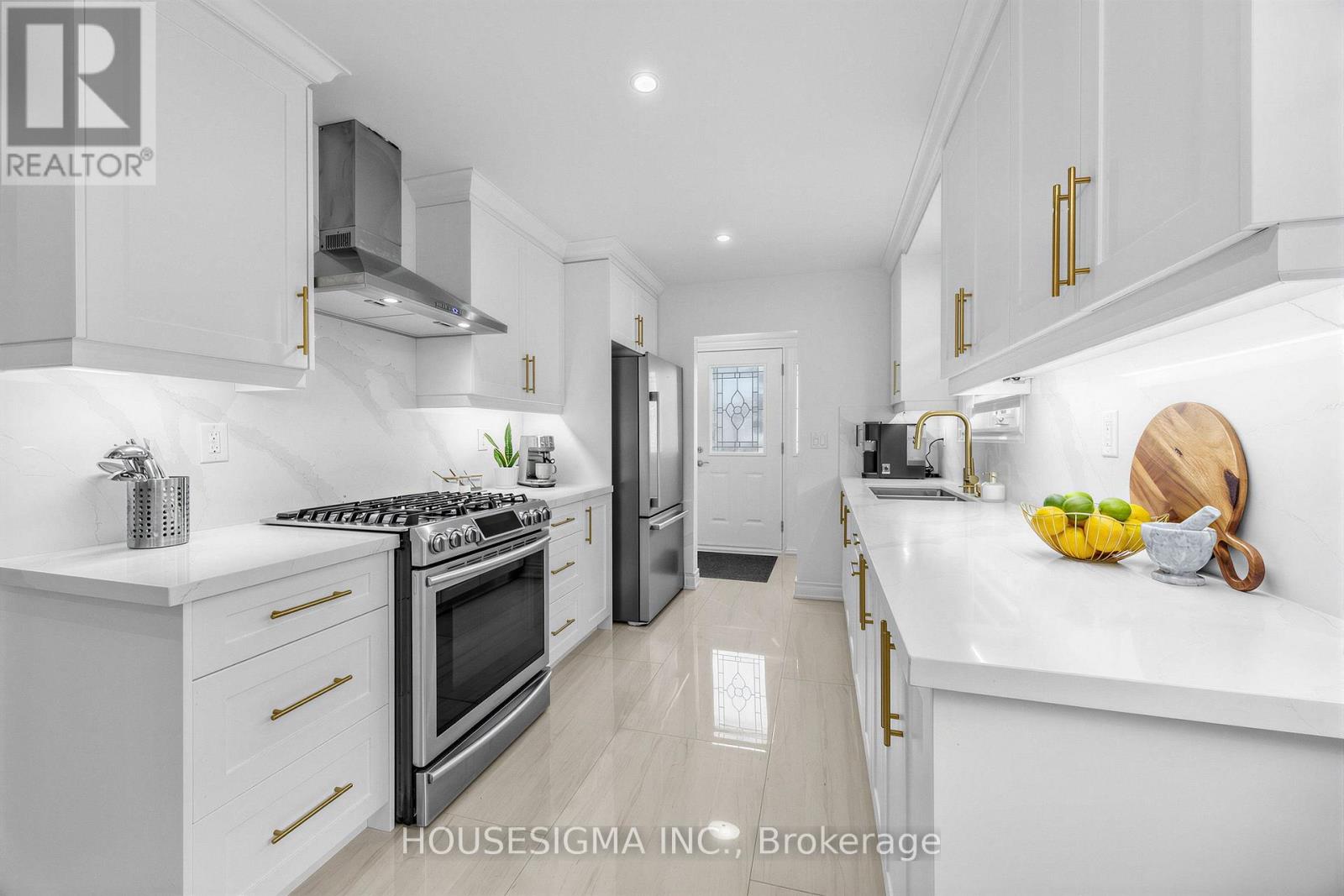 61 RUTHMAR CRESCENT - 10