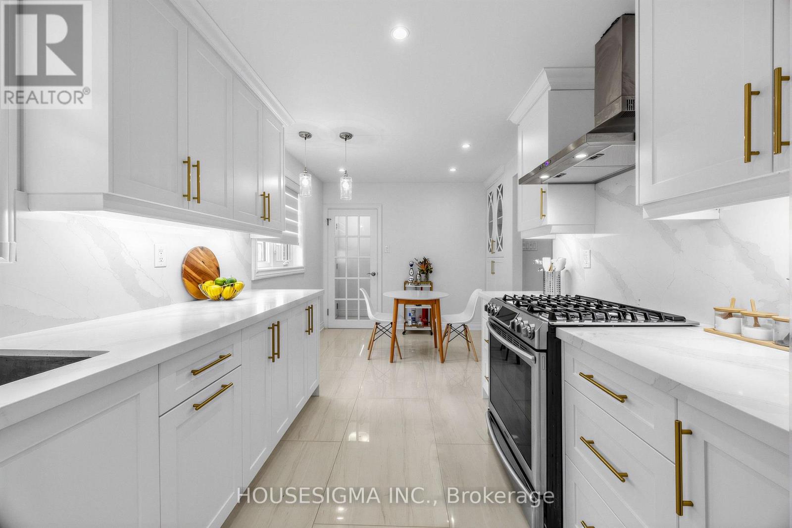 61 RUTHMAR CRESCENT - 11