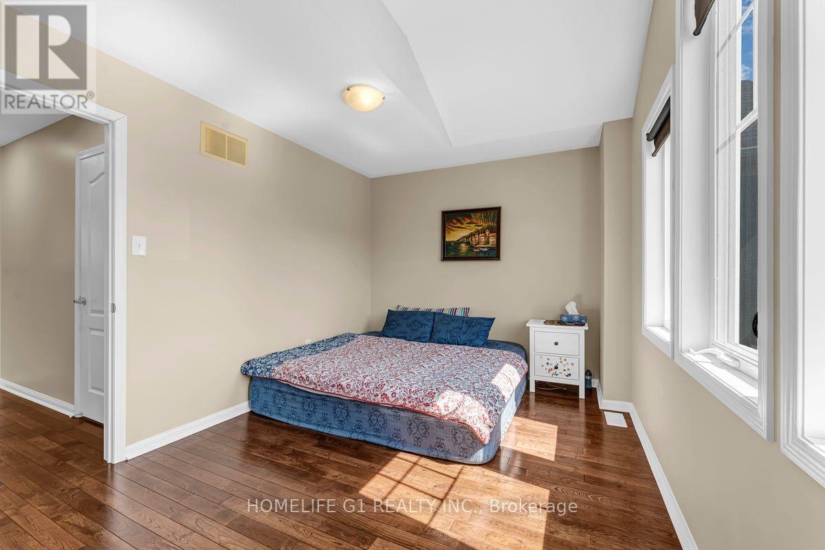 889 CHALLINOR TERRACE - 16