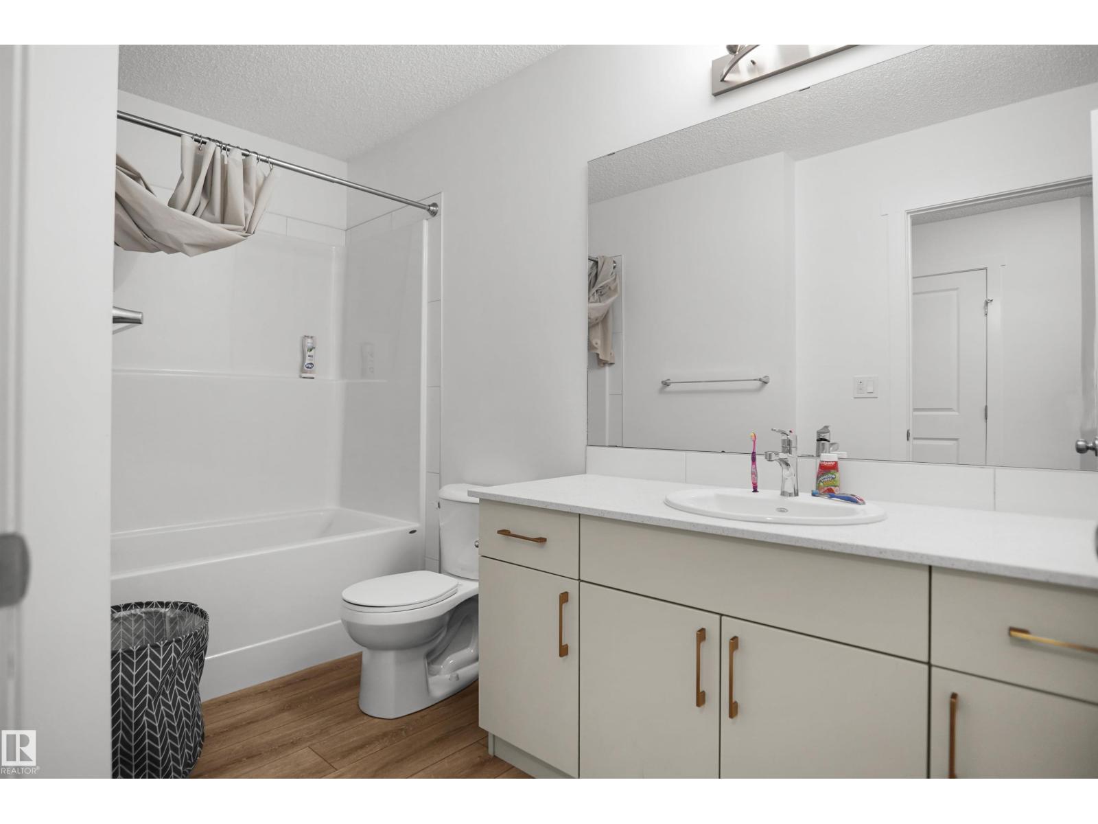 #42 19904 31 AV NW - 29