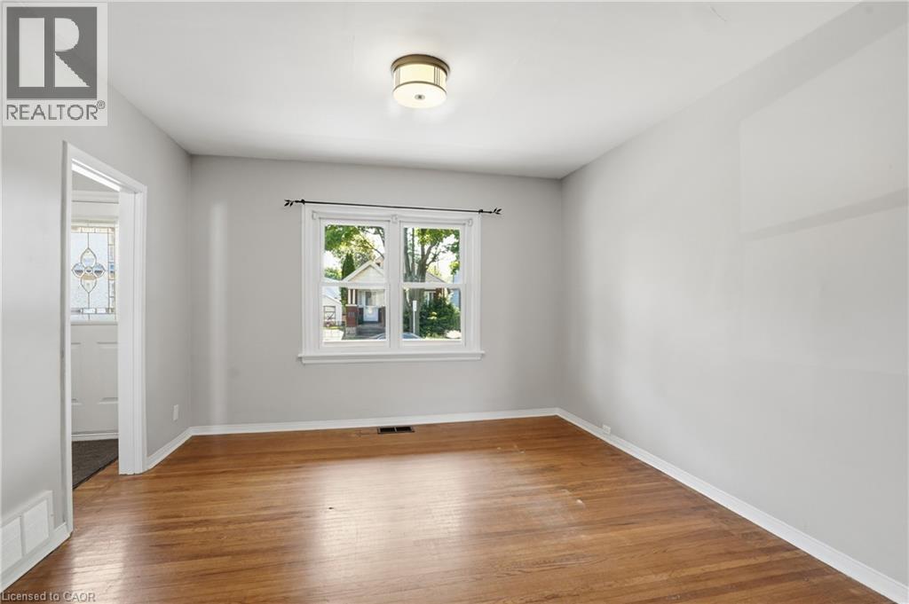 43 CAMERON Avenue N - 6