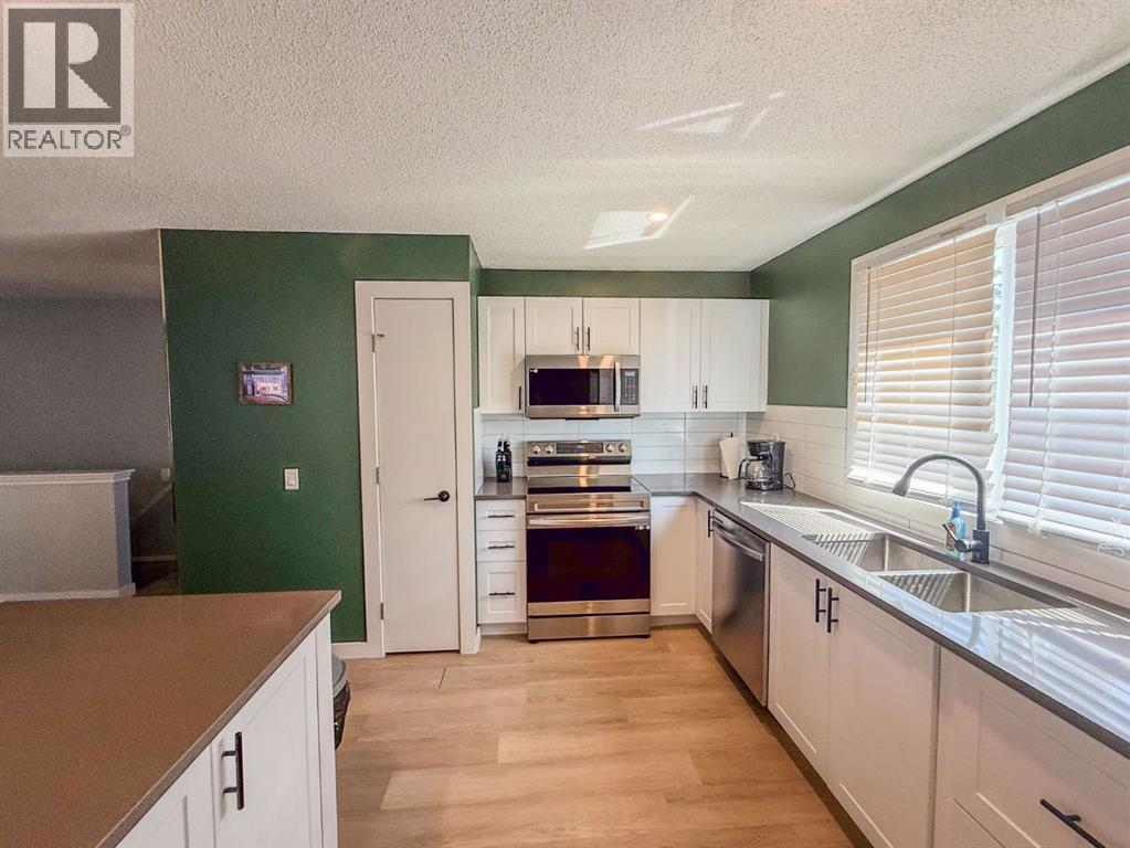 119 Fallswater Crescent NE, Falconridge, Calgary photo 4