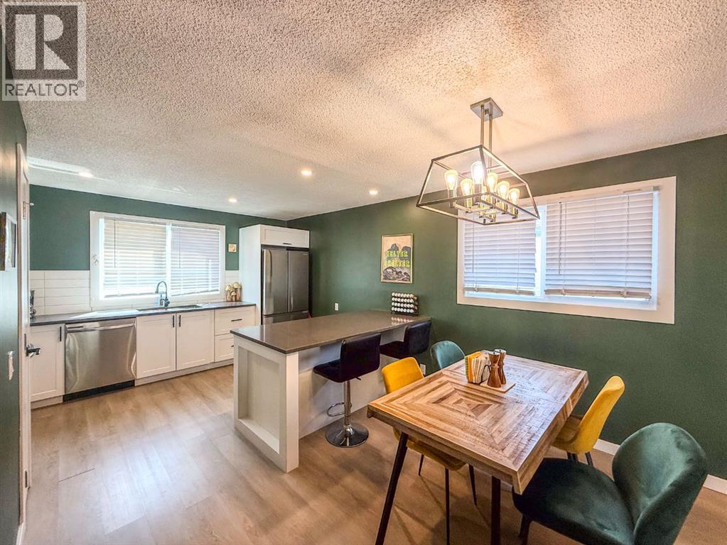 119 Fallswater Crescent NE, Falconridge, Calgary photo 2