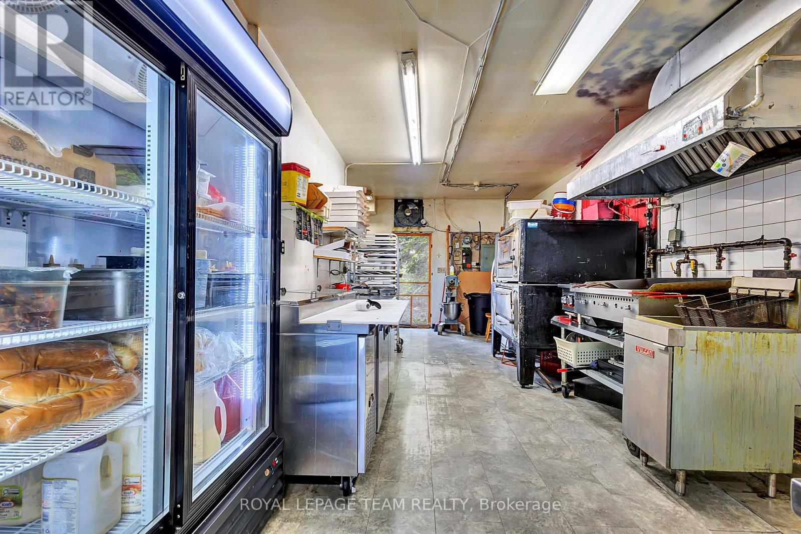 Business for Sale in Ottawa – 26 NORTHSIDE ROAD, Ottawa – MLS# X13625744 - Image 11