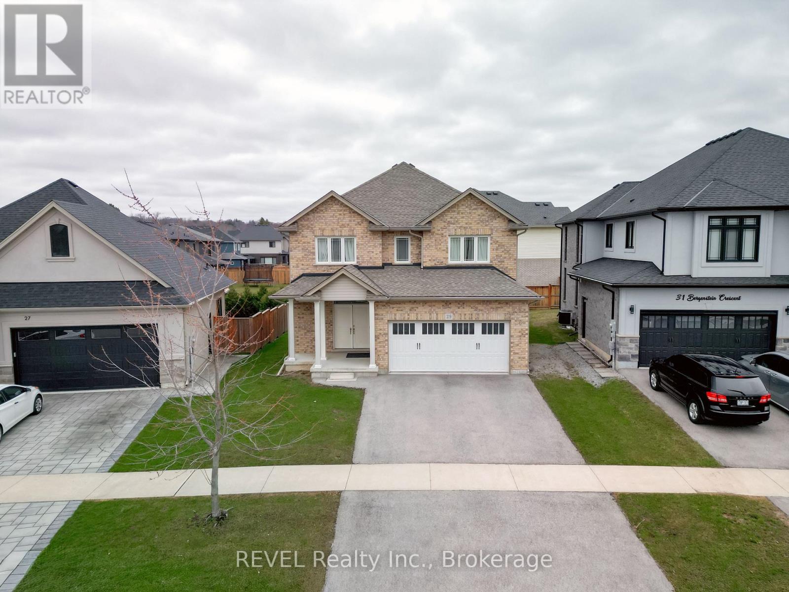 29 BERGENSTEIN CRESCENT - 1