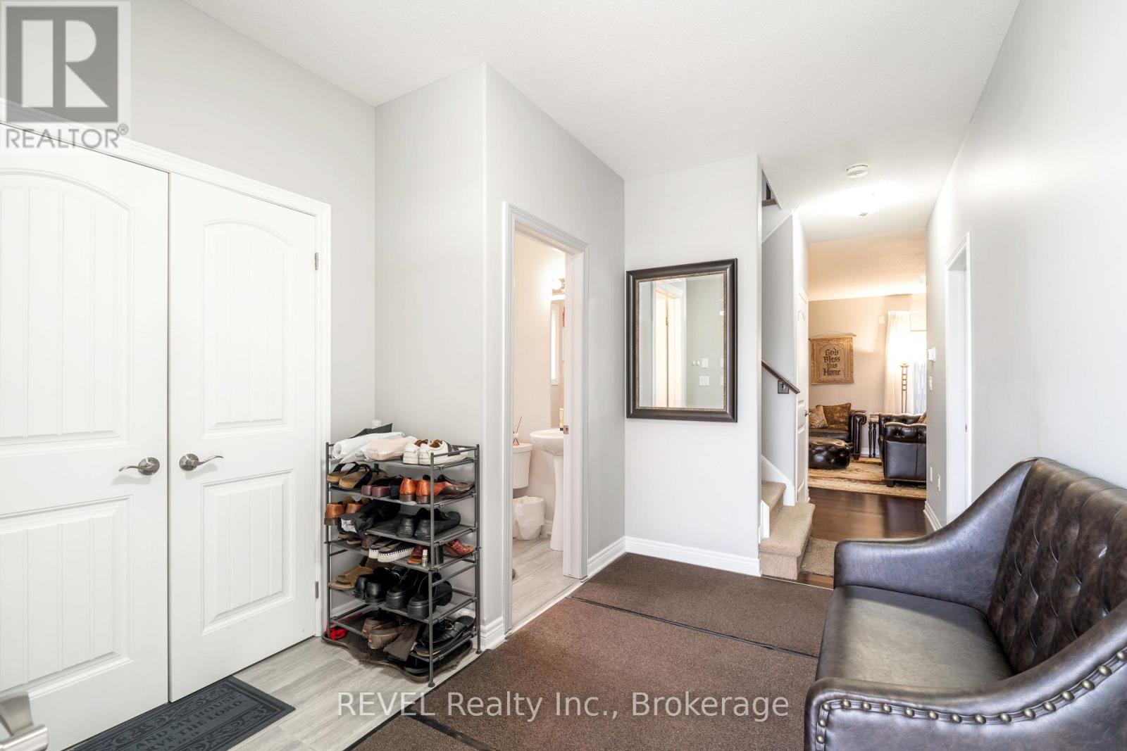 29 BERGENSTEIN CRESCENT - 10