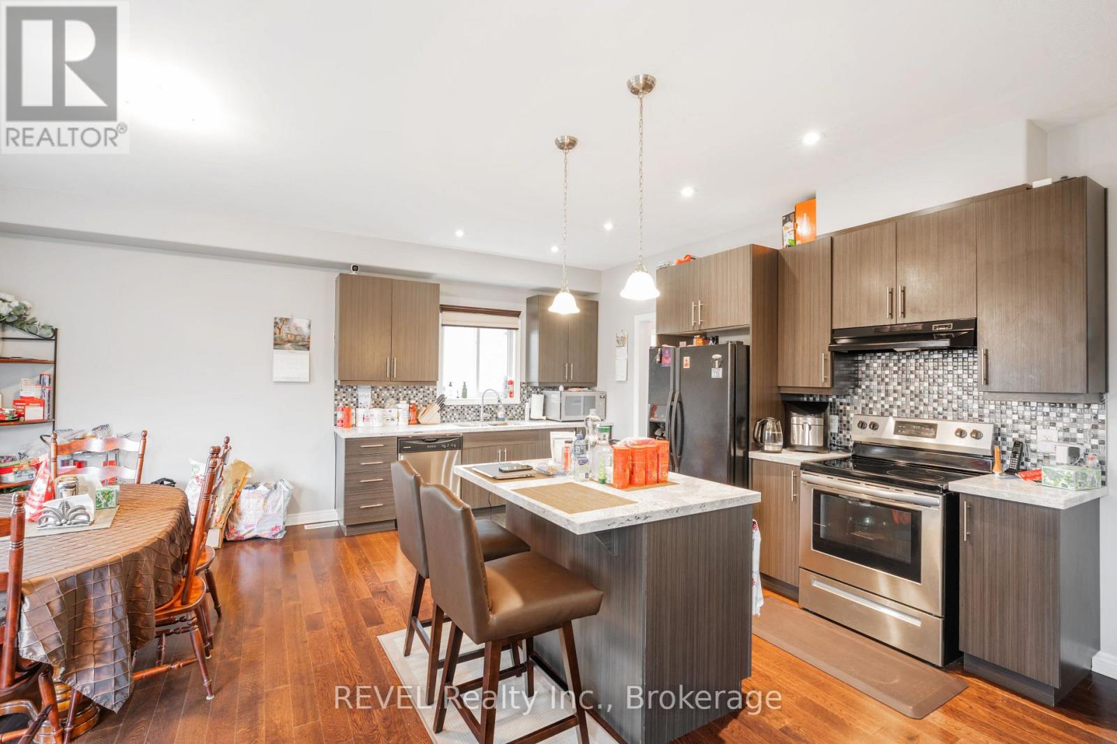 29 BERGENSTEIN CRESCENT - 17