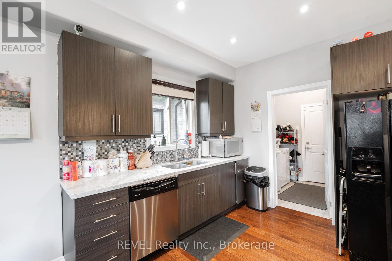 29 BERGENSTEIN CRESCENT - 19