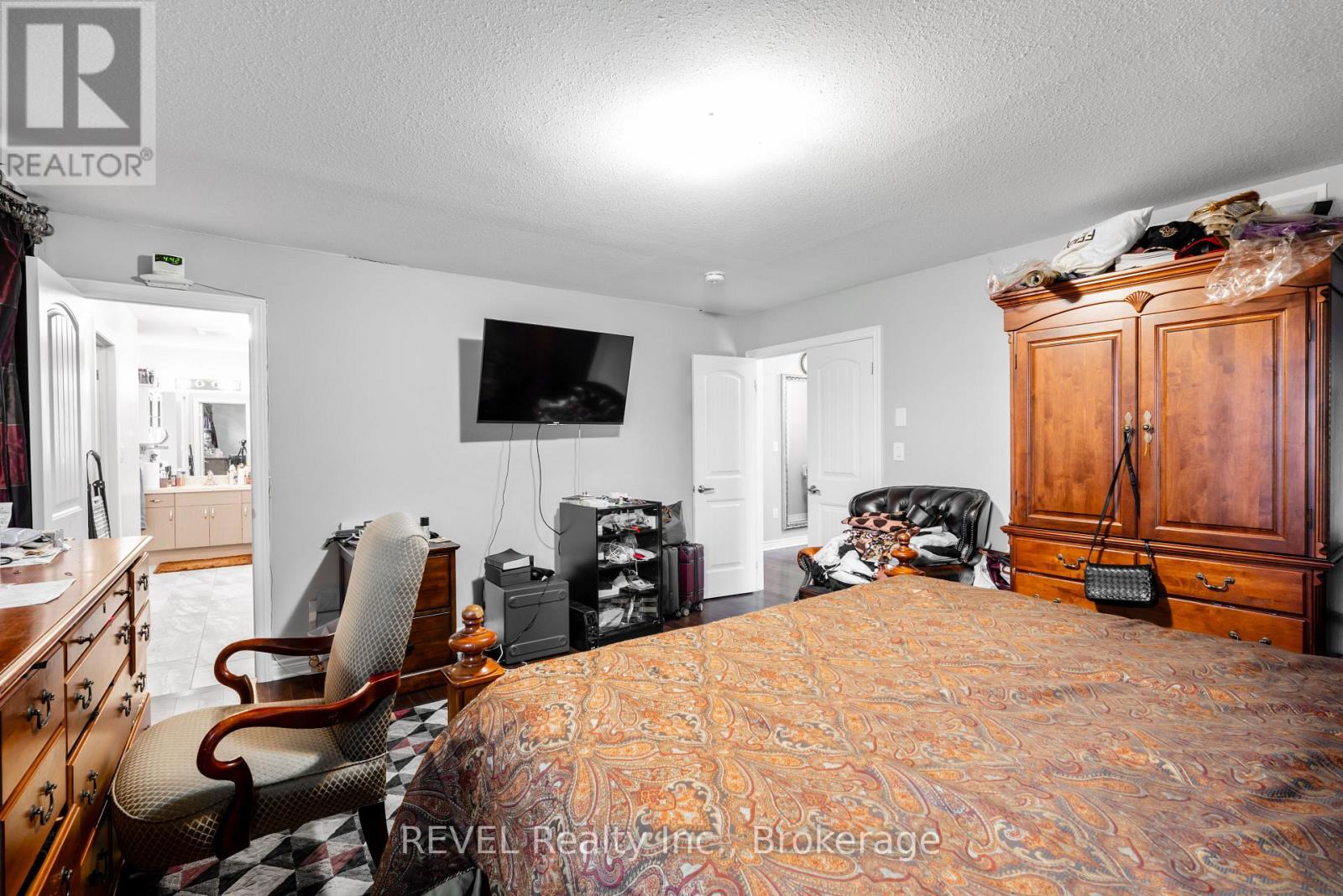 29 BERGENSTEIN CRESCENT - 27