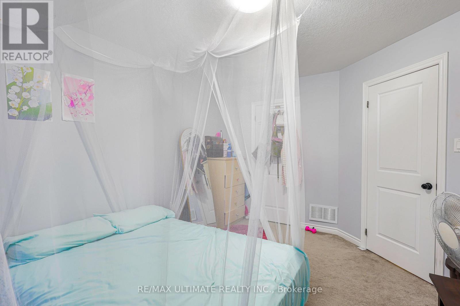42 WALKER BOULEVARD - 26