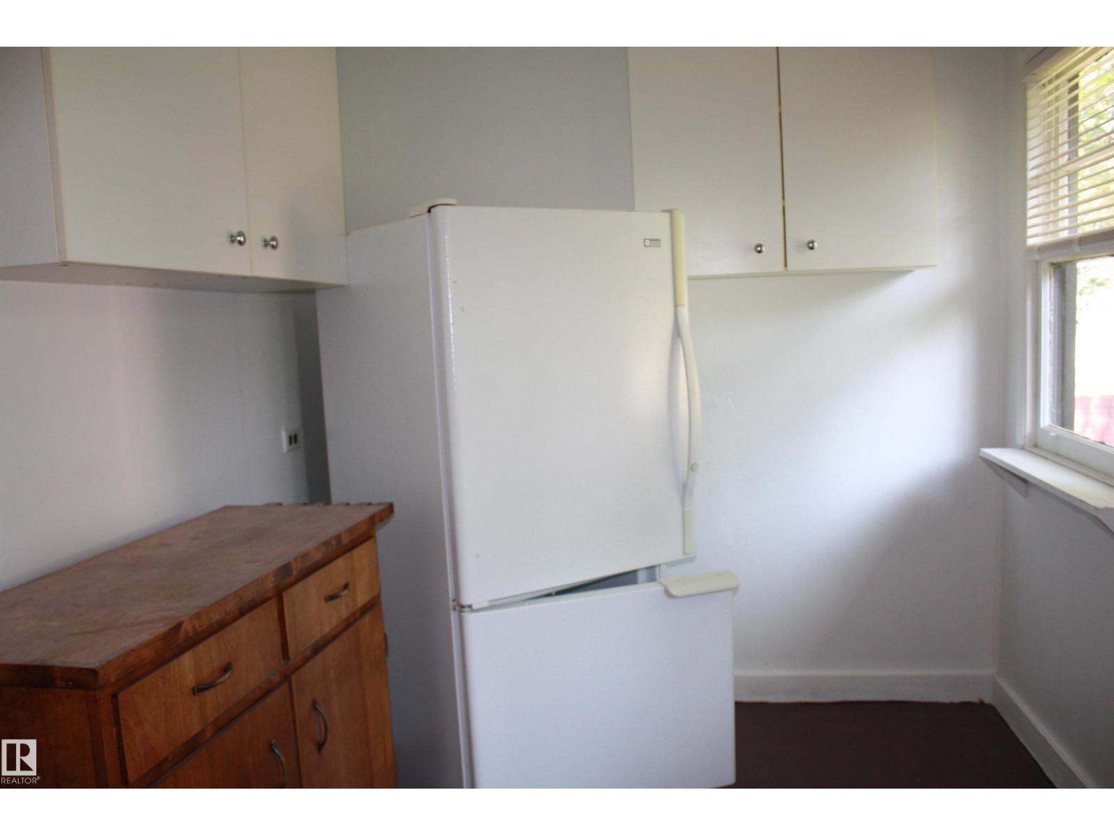 5227 51 street - 15