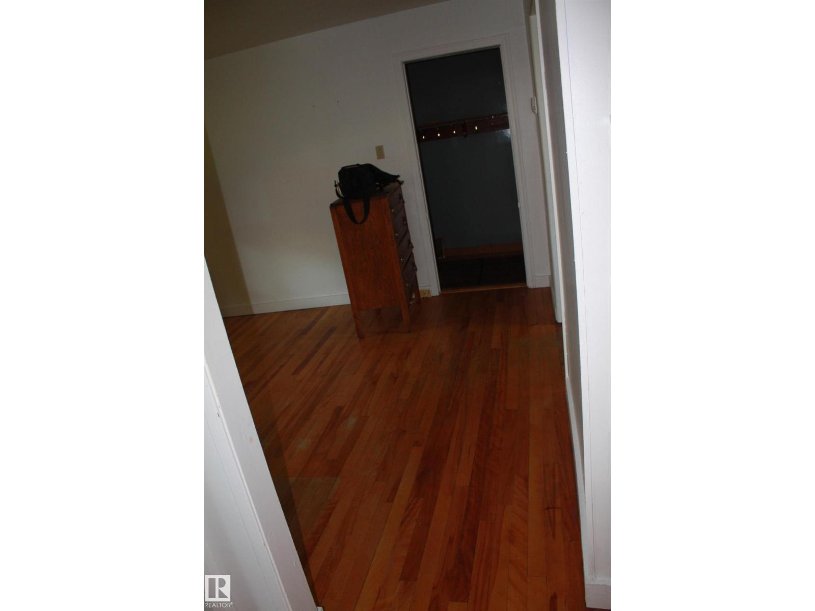 5227 51 street - 20