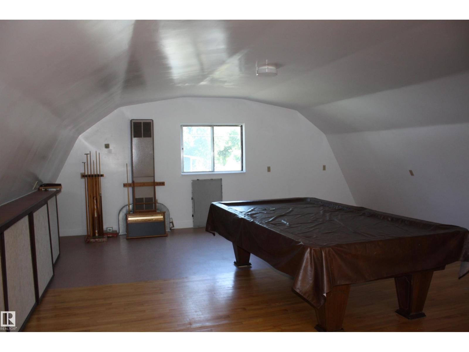 5227 51 street - 37