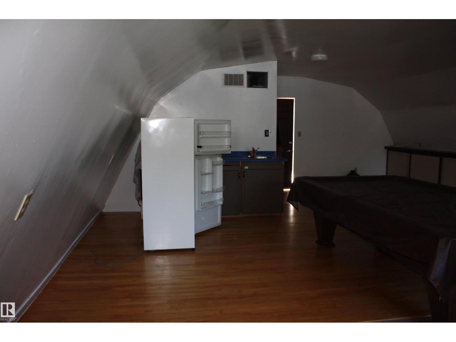 5227 51 street - 40