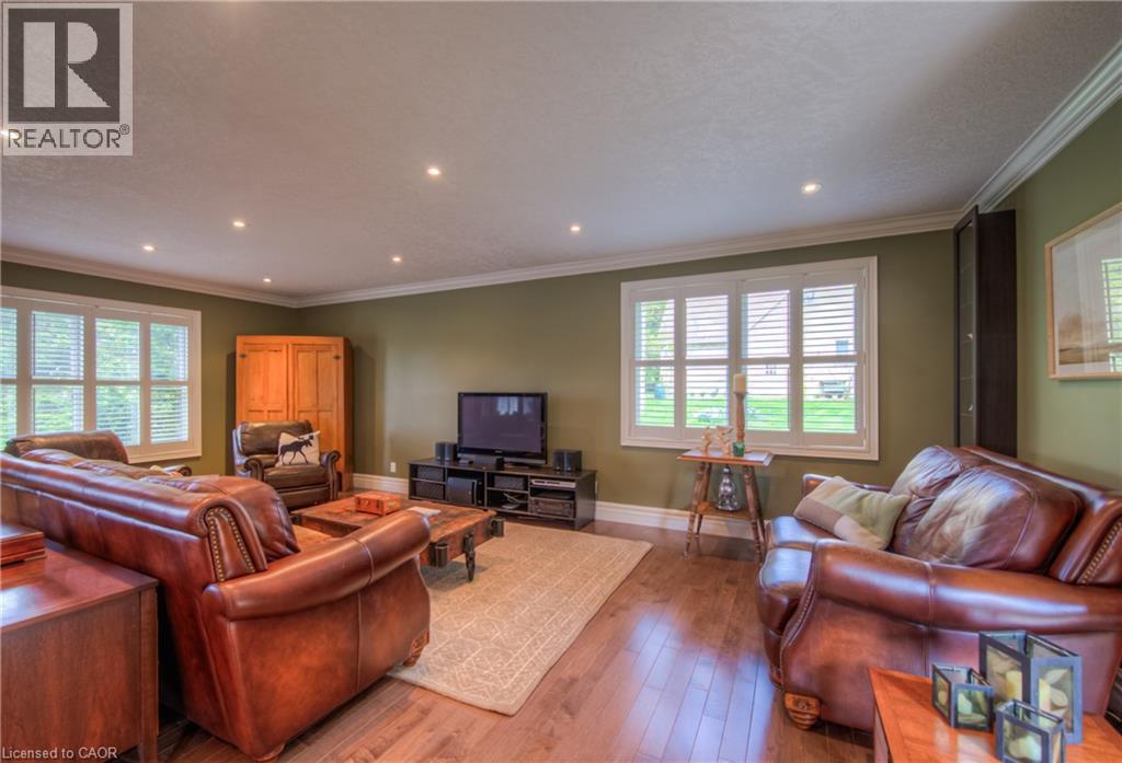 145 RIVERBANK Drive - 12