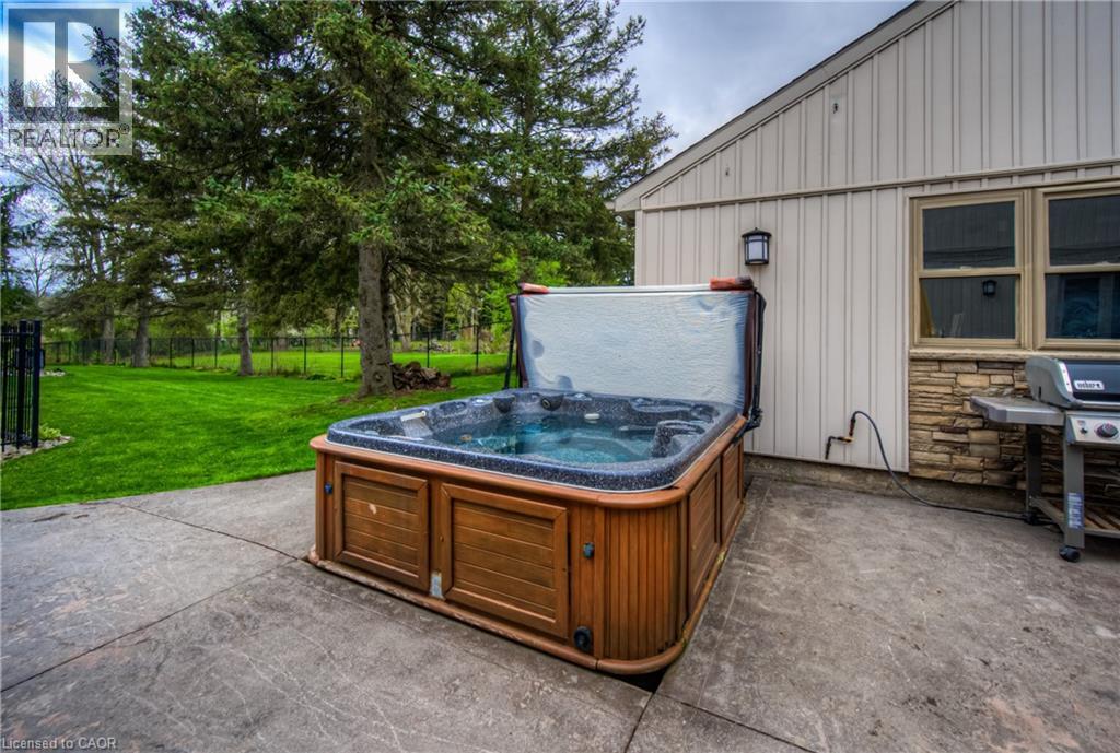 145 RIVERBANK Drive - 36