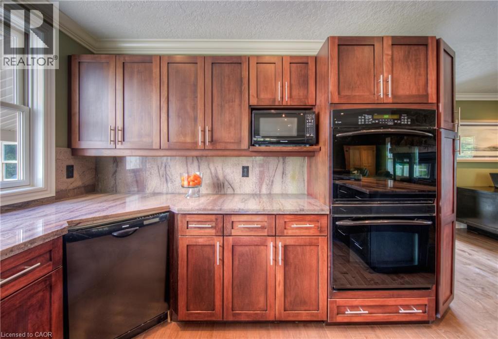 145 RIVERBANK Drive - 16