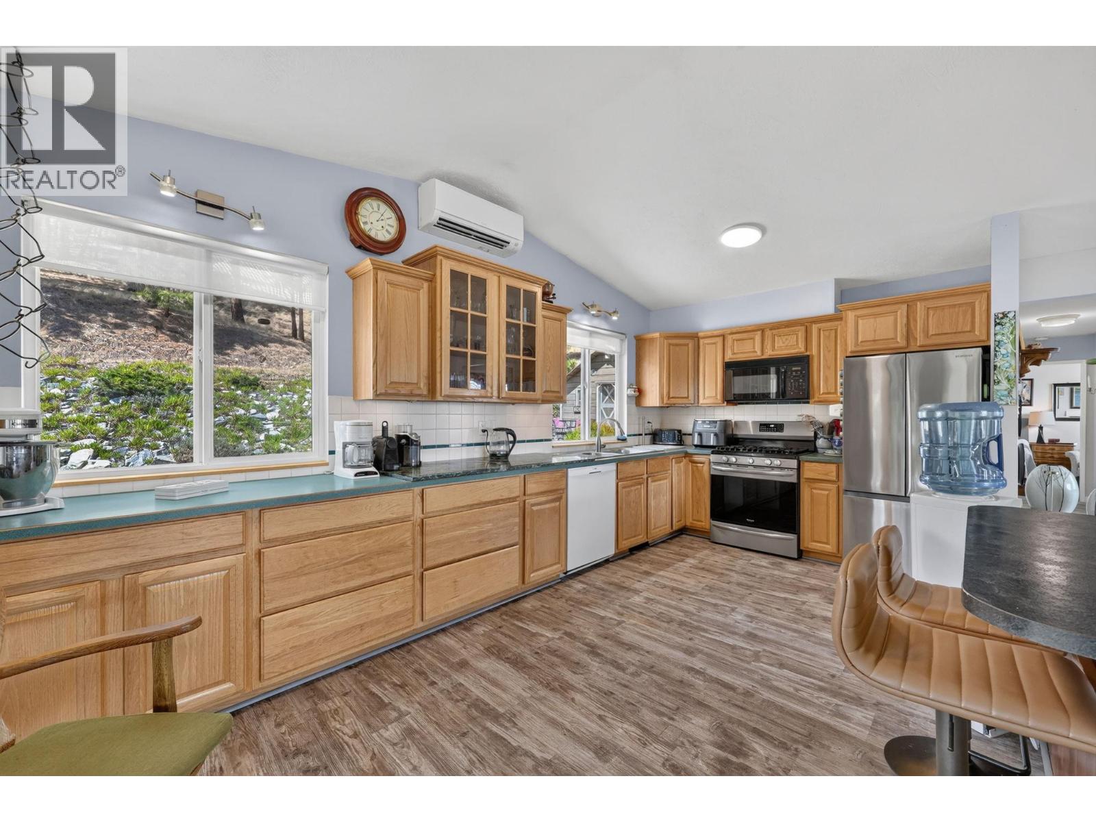 5868 MacGREGOR Road, Peachland